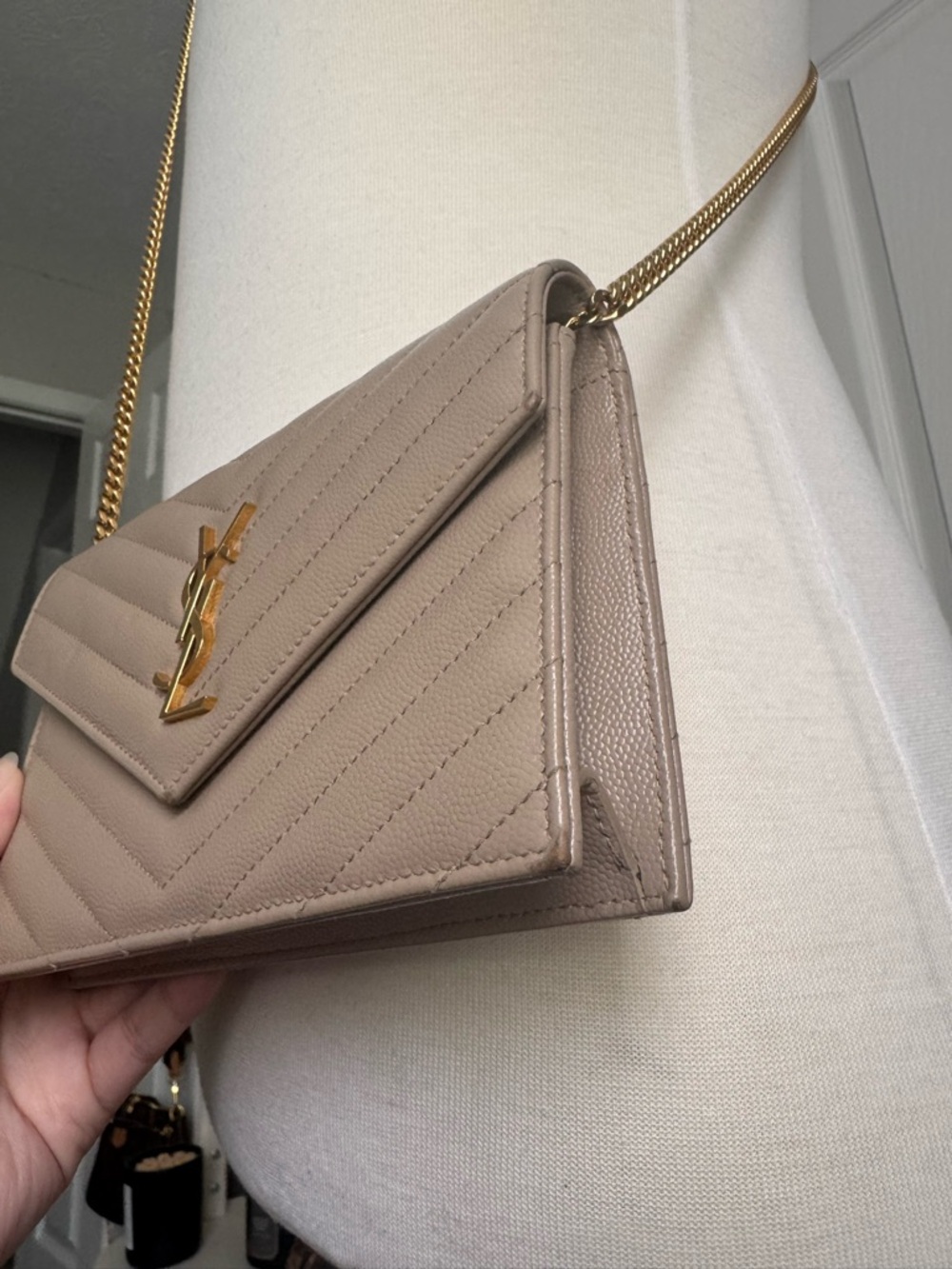 YSL Cassandre Envelope Chain Wallet in Grain De Poudre Leather - Light Taupe - Picture 4 of 11